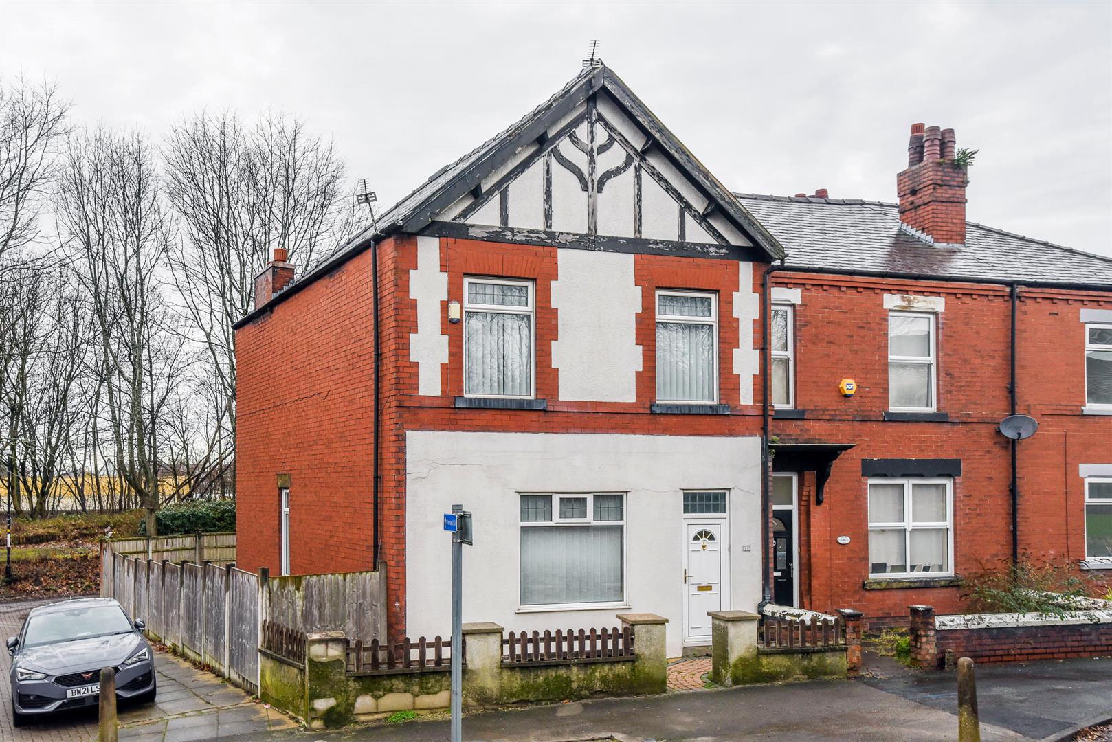 3 bed property in Railway Road, Chorley